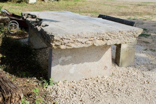 Table de monastère et son banc  en Pierre de Saint Cyr - 