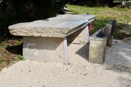Antiquités - Table de monastère et son banc  en Pierre de Saint Cyr