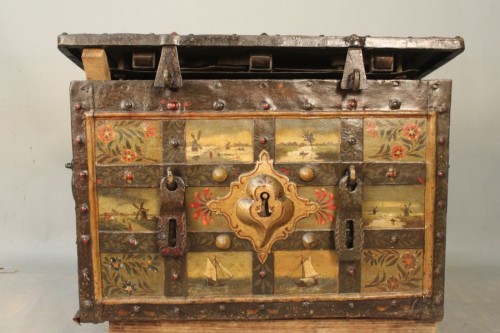 17th century &quot;Nuremberg&quot; marine chest - Furniture Style 