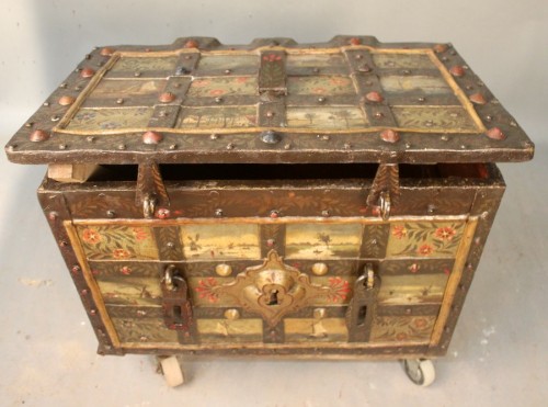 Antiquités - 17th century &quot;Nuremberg&quot; marine chest