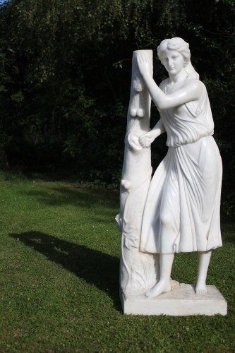 Matériaux & Architecture Ornements de jardin - Importante statue en marbre de Carrare représentant une ramasseuse de fruits