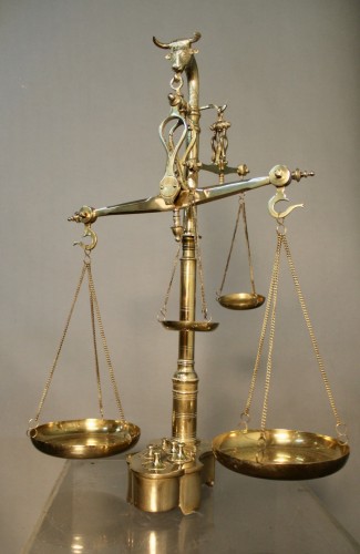  - Butcher&#039;s scale in bronze and brass with double balance late 19th/early 20th centu