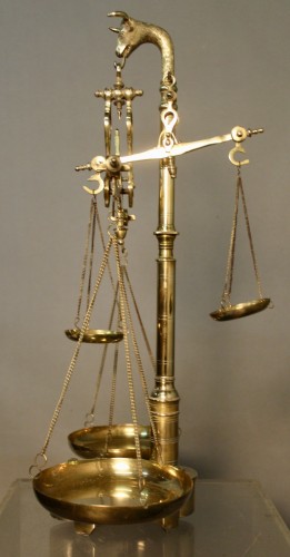 Antiquités - Balance de boucher en bronze et laiton à double balancier fin XIXe début XXe