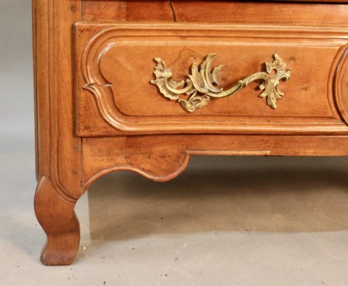 Antiquités - Commode Lyonnaise En Noyer XVIIIème