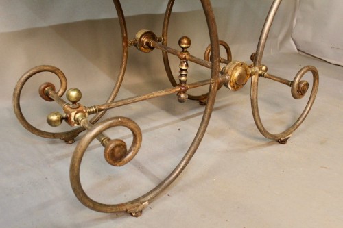 Antiquités - Table de boucher en fonte et fer forgé