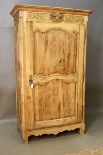 Mobilier Armoire - Bonnetière du XVIIIe siècle en noyer