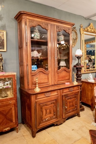 Buffet deux corps vitré du XVIIIe siècle en noyer - Mobilier Style 