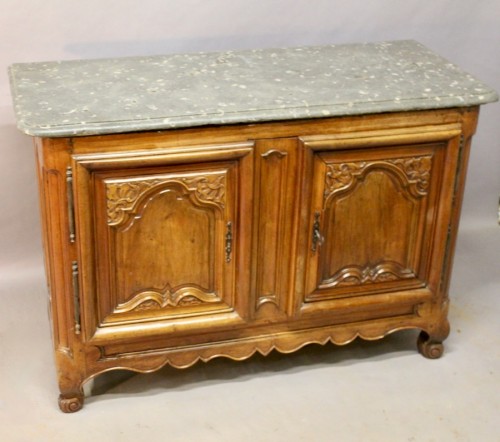 Buffet en noyer à dessus de pierre de Saint-Cyr, France XVIIIe siècle - Jean-Yves Buhard