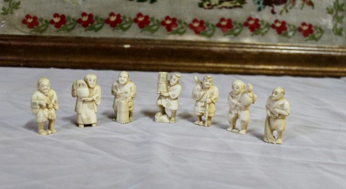 Asian Works of Art  - Set of 7 ivoryNetsuke, Japan between 1900 and 1920 