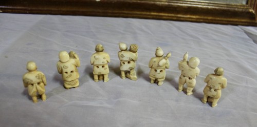 20th century - Set of 7 ivoryNetsuke, Japan between 1900 and 1920 