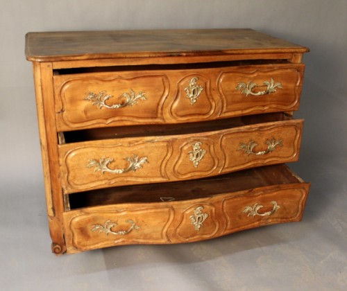 A 18th Century Blond Walnut Lyonnaise Chest Of Drawers - 