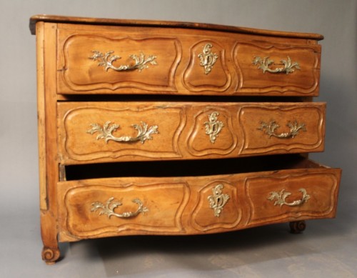 18th century - A 18th Century Blond Walnut Lyonnaise Chest Of Drawers