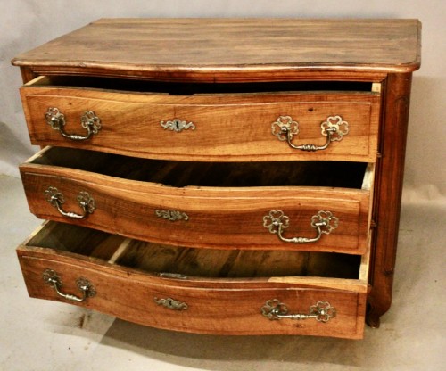 Louis XV Curved Chest Of Drawers In Walnut - 
