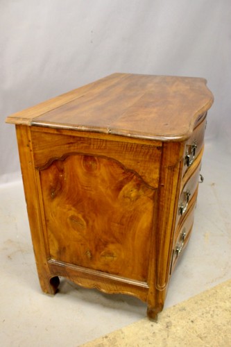 Louis XV - Louis XV Curved Chest Of Drawers In Walnut