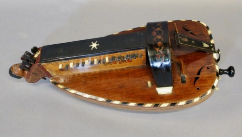 Vielle à roue forme luth de Pimpard Cousin Allier - Objets de Curiosité Style 