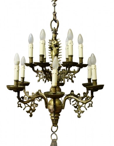 Lustre en bronze du XVIIe figurant la Vierge à l'enfant
