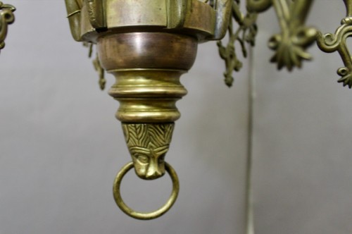 Lustre en bronze du XVIIe figurant la Vierge à l'enfant - 