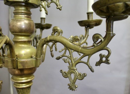  - Lustre en bronze du XVIIe figurant la Vierge à l'enfant