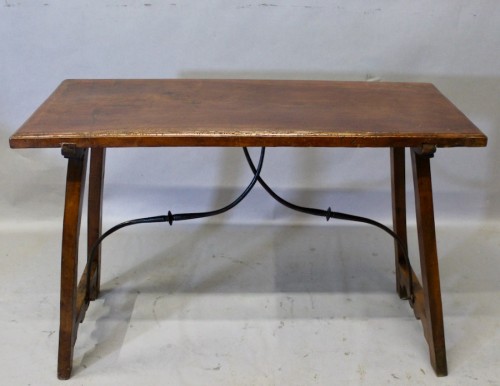 Table espagnole en Noyer et entretoise en fer forgé - Mobilier Style 