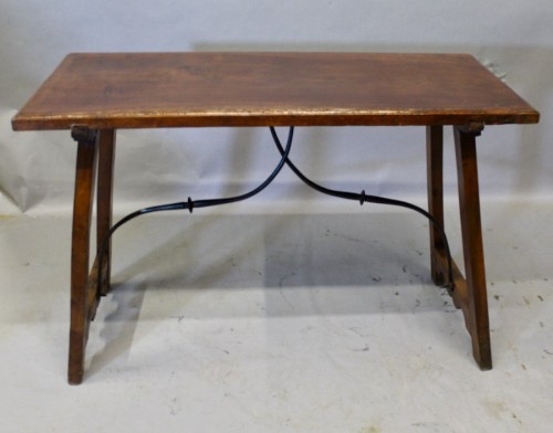 Mobilier Table & Guéridon - Table espagnole en Noyer et entretoise en fer forgé