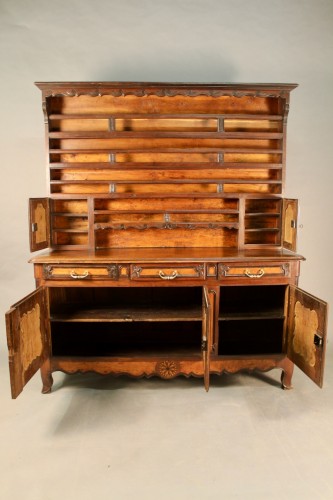 19th century - A early 19th century two-part oak and ash burl Vaisselier