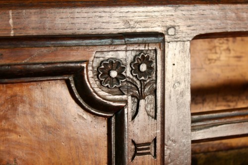 Antiquités - A early 19th century two-part oak and ash burl Vaisselier