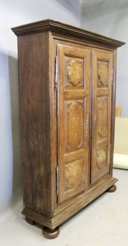 XVIIe siècle - Armoire Louis XIII en chêne massif, petites proportions