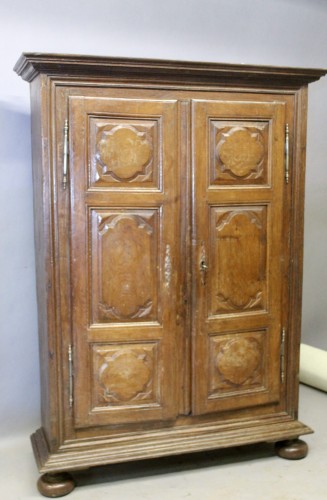 Louis XIII - Armoire Louis XIII en chêne massif, petites proportions
