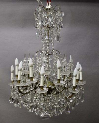  - Important Lustre à pampilles à 16 bras de lumière