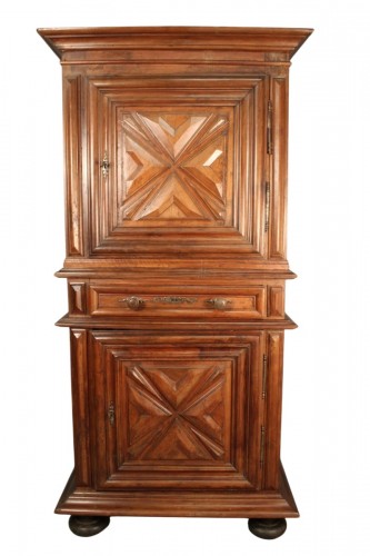 Bonnetière Homme Debout Louis XIII en noyer