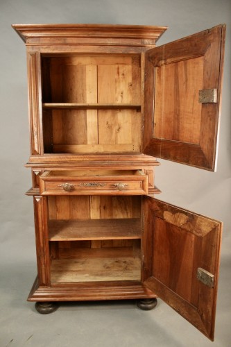 Bonnetière Homme Debout Louis XIII en noyer - Mobilier Style Louis XIII