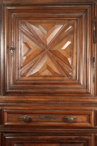 Mobilier Armoire - Bonnetière Homme Debout Louis XIII en noyer