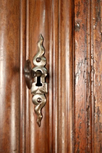 Antiquités - Bonnetière Homme Debout Louis XIII en noyer