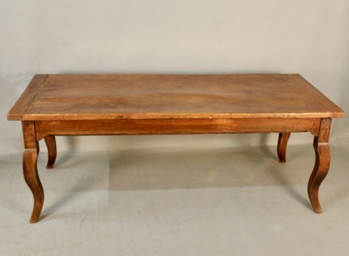 Importante table de salle à manger en noyer, Louis XV - Mobilier Style Louis XV