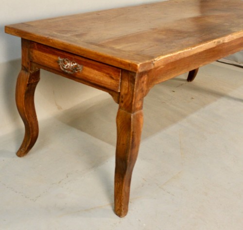 Mobilier Table & Guéridon - Importante table de salle à manger en noyer, Louis XV