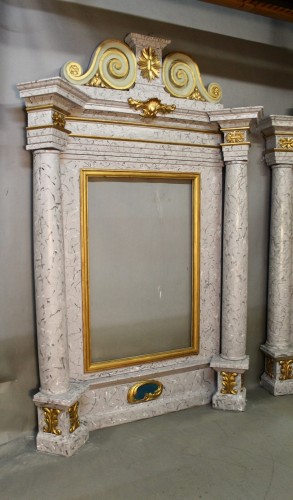 Miroirs, Trumeaux  - Paire de grands miroirs Baroques avec frontons de Lugano