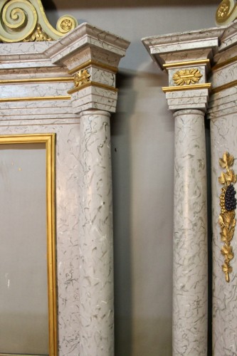 Antiquités - Paire de grands miroirs Baroques avec frontons de Lugano