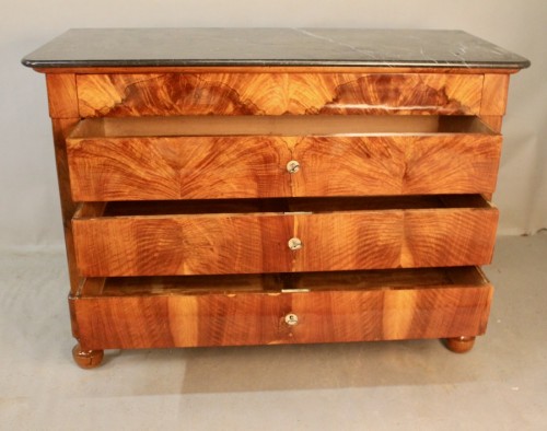 19th century - French Restauration Chest Of Drawers In Burr Walnut, Marble Top 