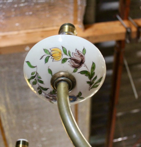 Antiquités - Lustre hollandais XIXe en bronze et faience à 10 bras de lumière