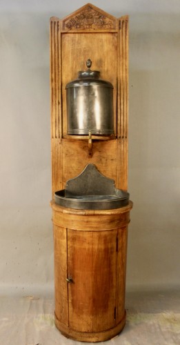 Fontaine en étain sur bâtit Louis XVI - Matériaux & Architecture Style Louis XVI