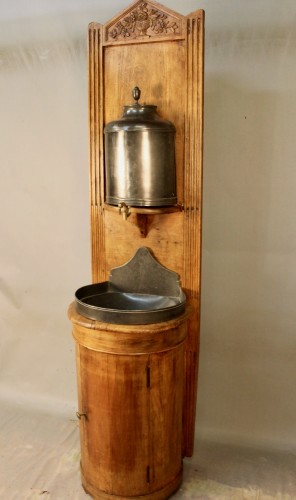 Matériaux & Architecture Eléments d'architecture - Fontaine en étain sur bâtit Louis XVI