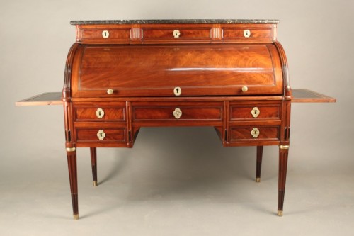 Important bureau cylindre en acajou estampillé "PETIT" (1732-1791) - Mobilier Style Louis XVI