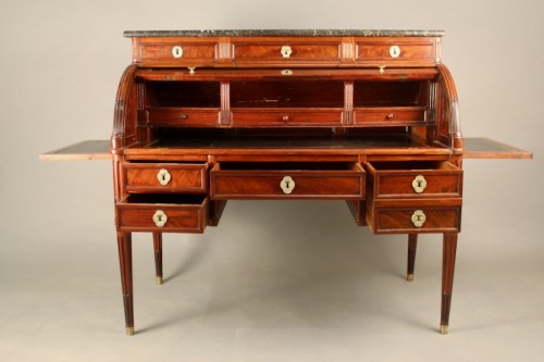 Mobilier Bureau et Secrétaire - Important bureau cylindre en acajou estampillé "PETIT" (1732-1791)