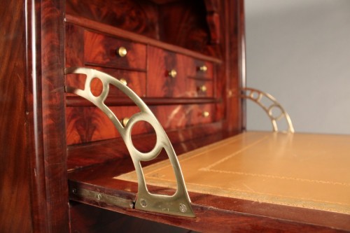 Antiquités - Secrétaire Louis Philippe en acajou de Cuba flammé