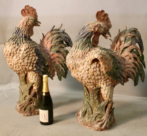 Paire de coq de Versailles en terre cuite polychrome XVIIIe - Céramiques, Porcelaines Style Louis XVI