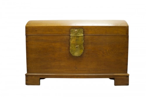 Coffre en chêne sur roulettes à dessus bombé XIXe