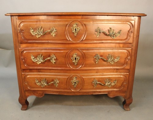 Commode Lyonnaise XVIIIe en noyer - Mobilier Style Louis XV