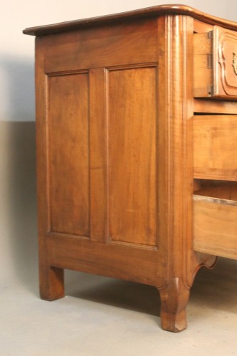 Commode Lyonnaise XVIIIe en noyer - Louis XV