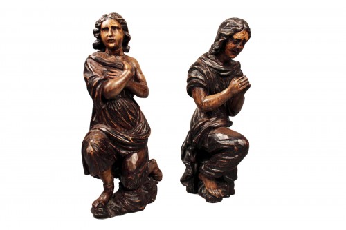 Couple de personnages en bois sculpté en ronde bosse d'époque XVIIIe