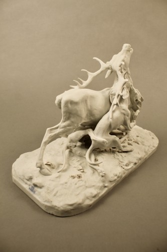 Cerf attaqué par trois chiens - Pierre Jules Mène (1810-1879) - Céramiques, Porcelaines Style 